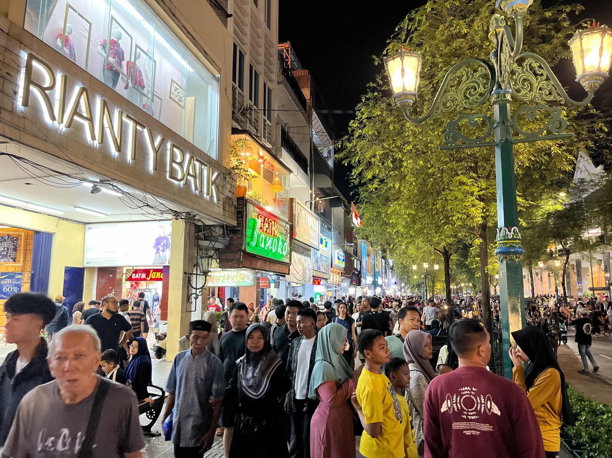 Explore Jogja by Strolling Down Malioboro During the Long Weekend