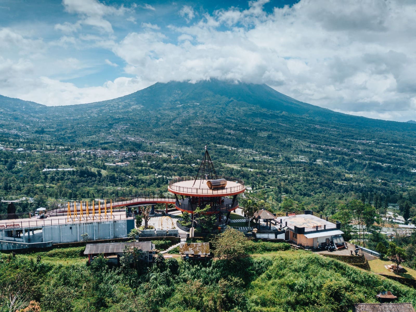 Ketep Pass: Embracing the Cool Air Amid the Slopes of Mount Merbabu and Mount Merapi