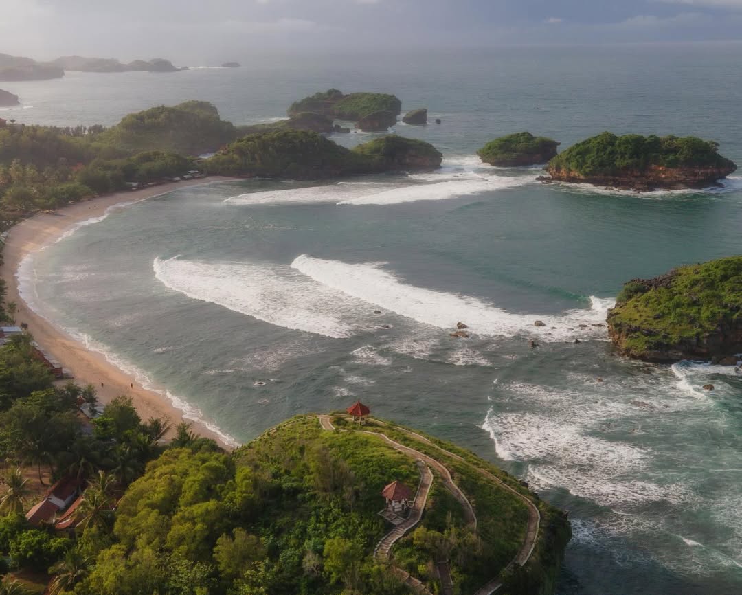 Enjoying the Beauty of Towering Reefs at Watu Karung Beach in Pacitan