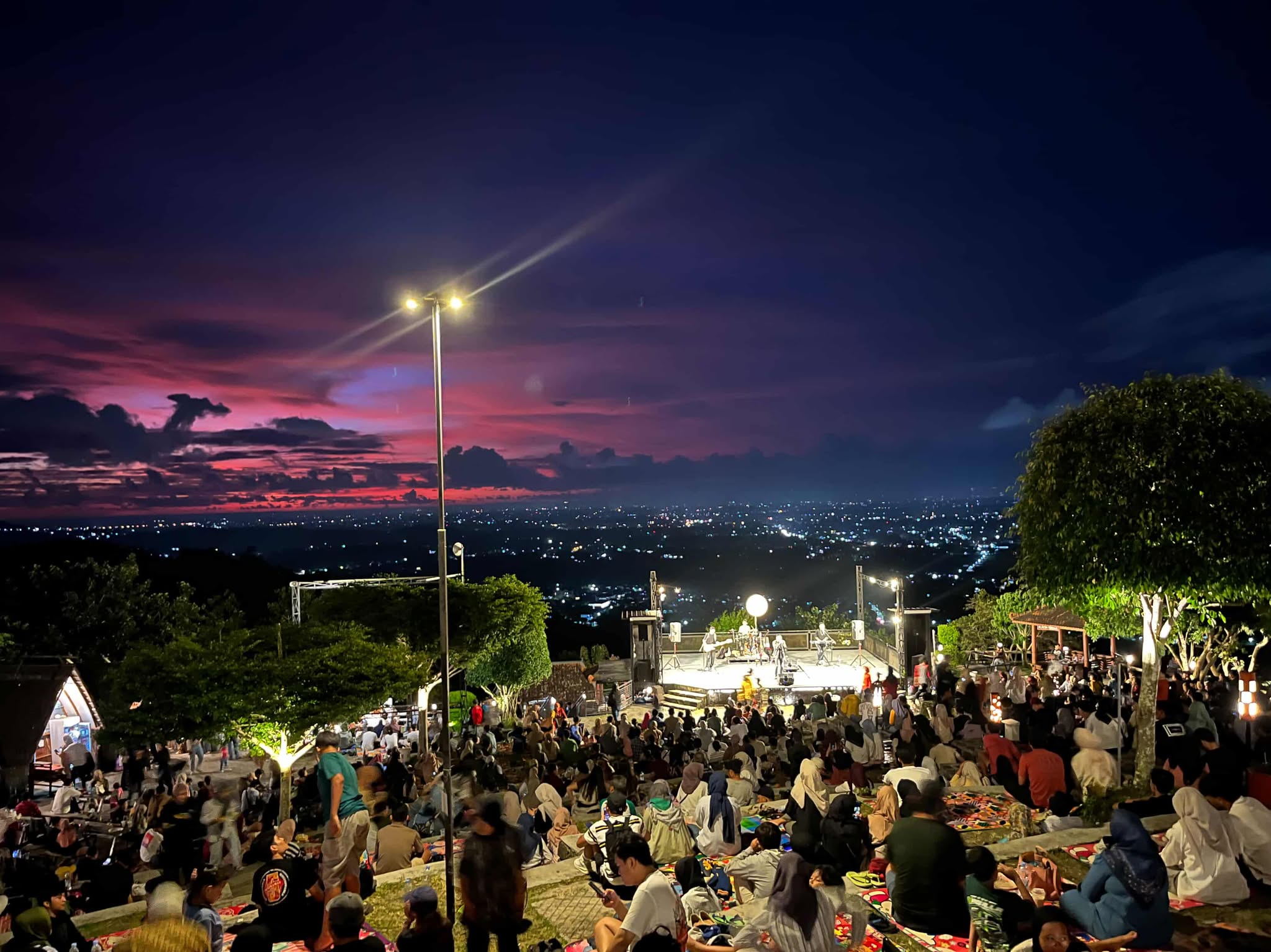 Puncak Sosok: As Far as the Eye Can See, a Cityscape Bathed in the Twilight