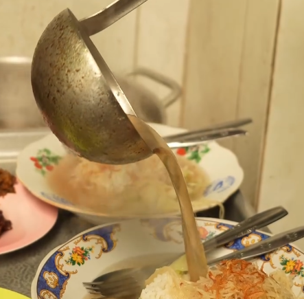 Sop Empal Bu Haryoko: Kuliner Legendaris 3 Generasi di Magelang