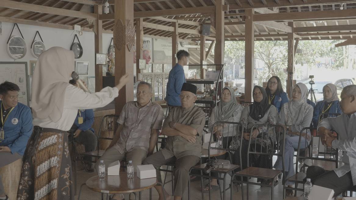 UMBY’s Community Service and Research Program Promotes the Development of Bu Poni’s Tape and Wooden Batik MSMEs in Krebet Tourism Village